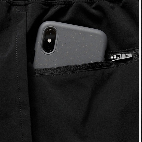 NWT fabletics short the 9in franchise short (lined) black sz.M - Picture 3 of 8